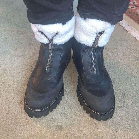 J.Crew Black Gwen Lug Sole Faux
Fur Front- Zip Boots size 9 - Picture 3 of 8